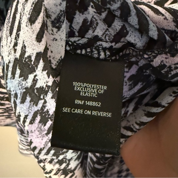 Torrid | Chiffon Mock Neck Blouse - Picture 4 of 6